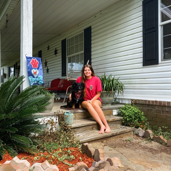 Meet your Posher, Lindsey - Picture 2 of 3